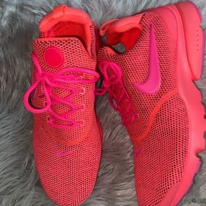 Nike Air Presto Flyknit shoes Size 7.5- Hot pink